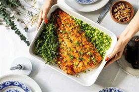 פילה סלמון בעשבי תיבול סרירצ'ה ודבש