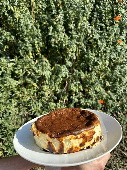 עוגת גבינה באסקית (חלבי)